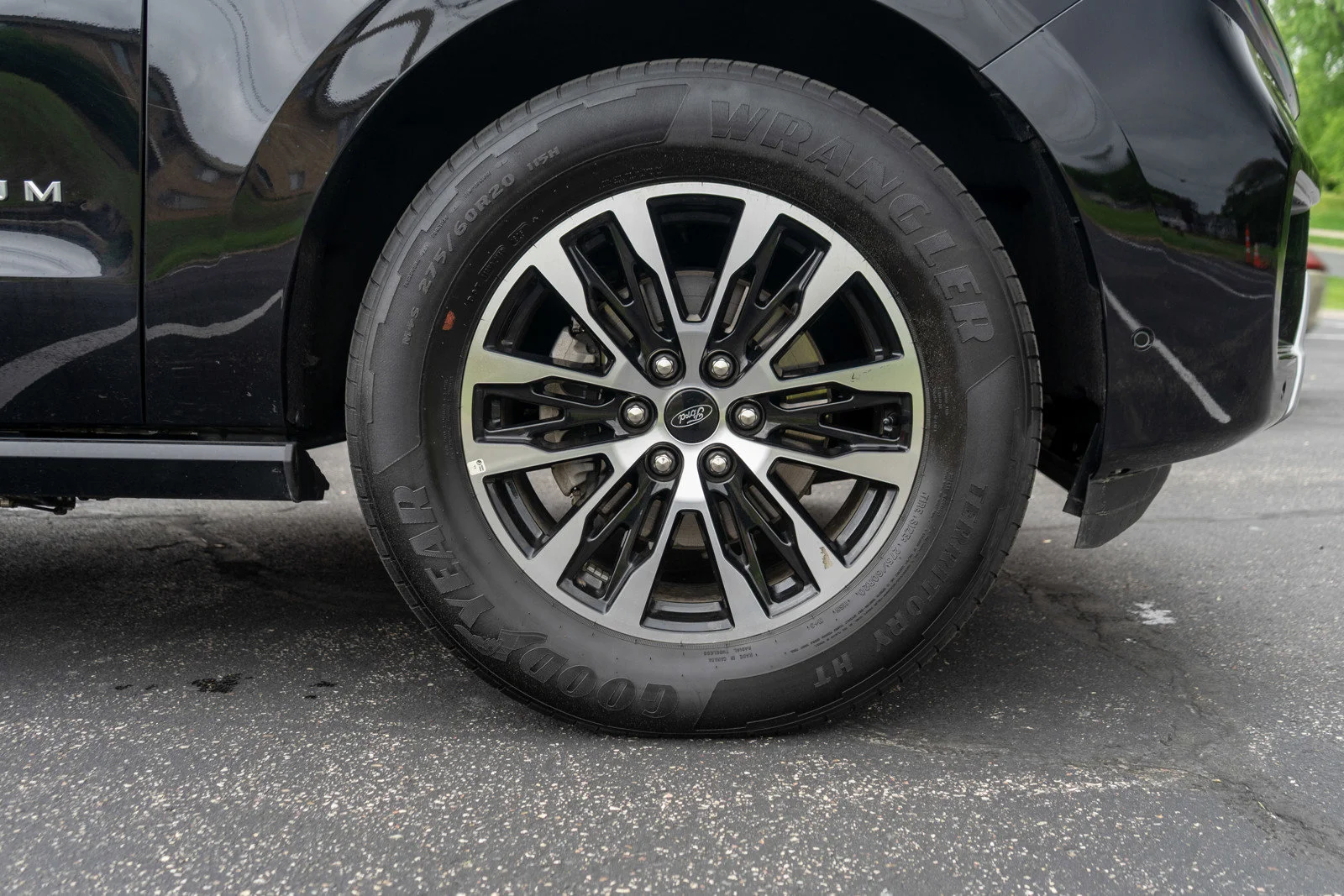 Used 2025 Black Metallic Ford Platinum image 13