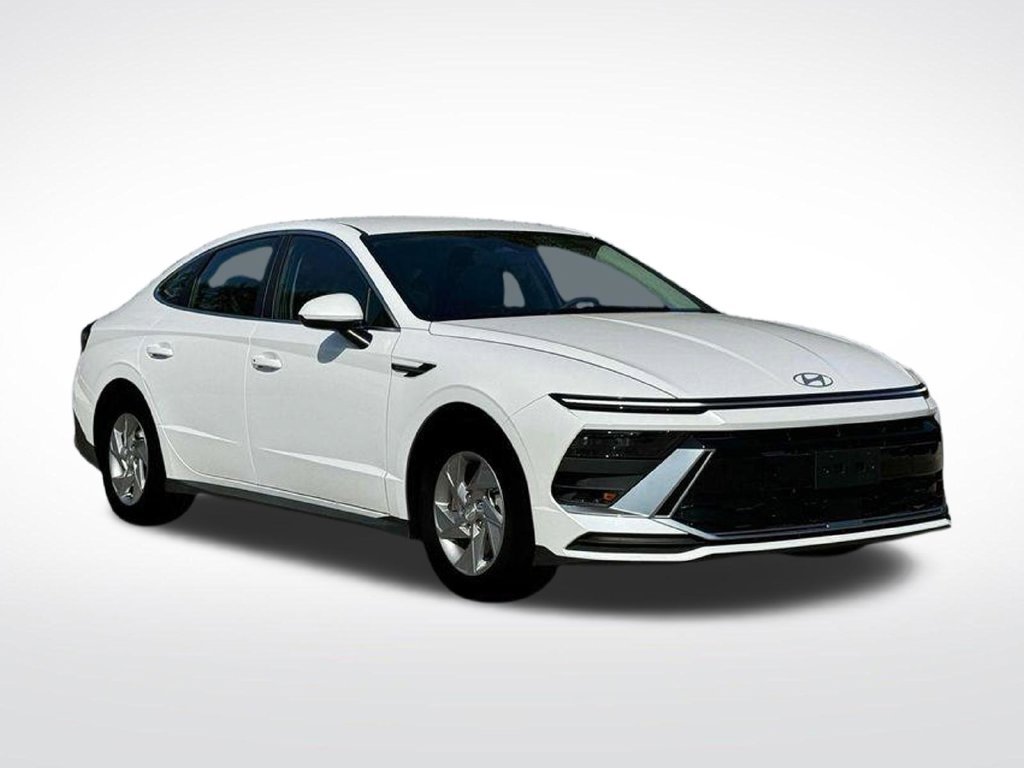 New 2025 White Hyundai SE image 30