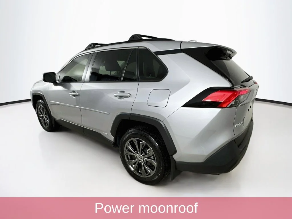 Used 2023 Silver Toyota XLE Premium image 5