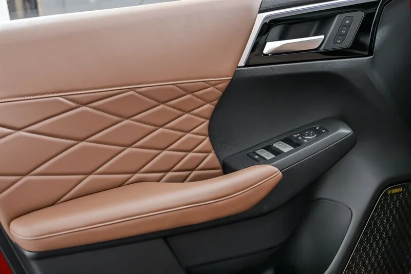 2025 Mitsubishi Outlander SEL - Photo 11