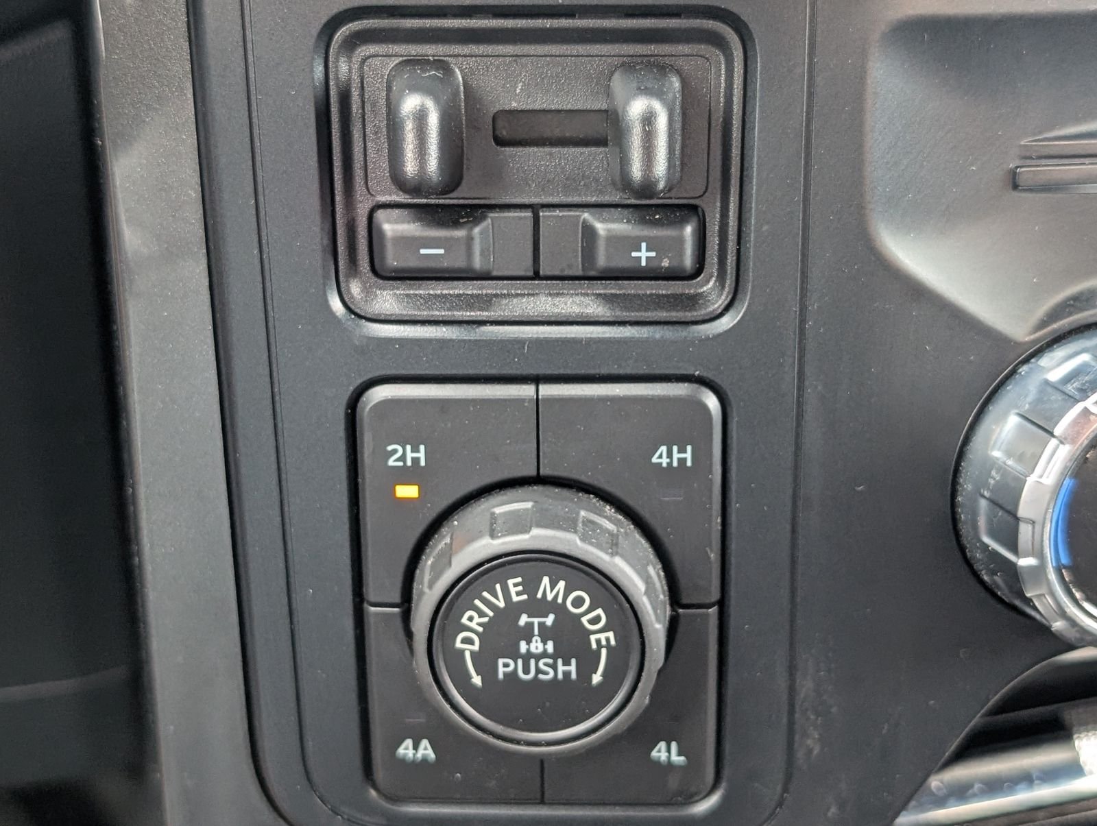 Used 2022 Oxford White Ford Lariat image 24