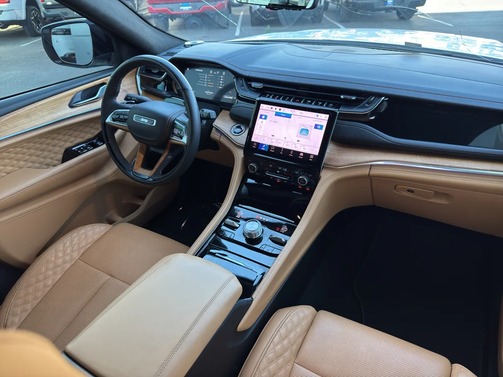 Used 2025 Bright White Clearcoat Jeep Summit Reserve image 15