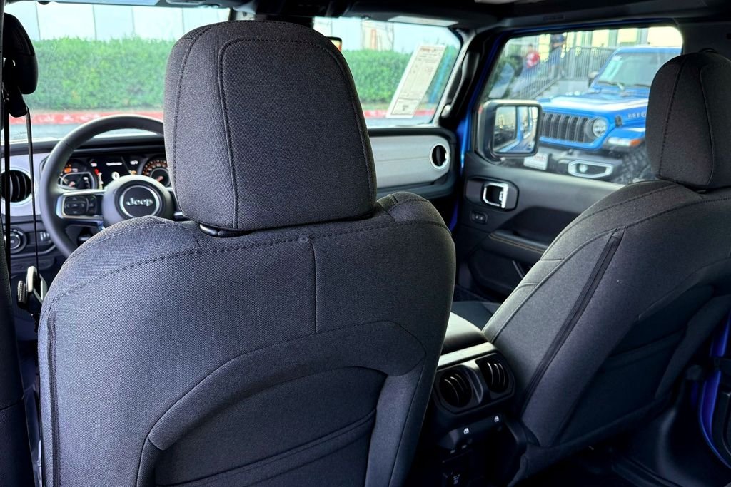 New 2025 Hydro Blue Pearl-Coat Exterior Paint Jeep Sahara image 19