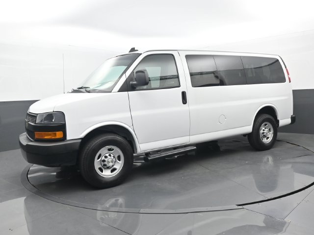 Used 2022 Summit White Chevrolet LS image 3