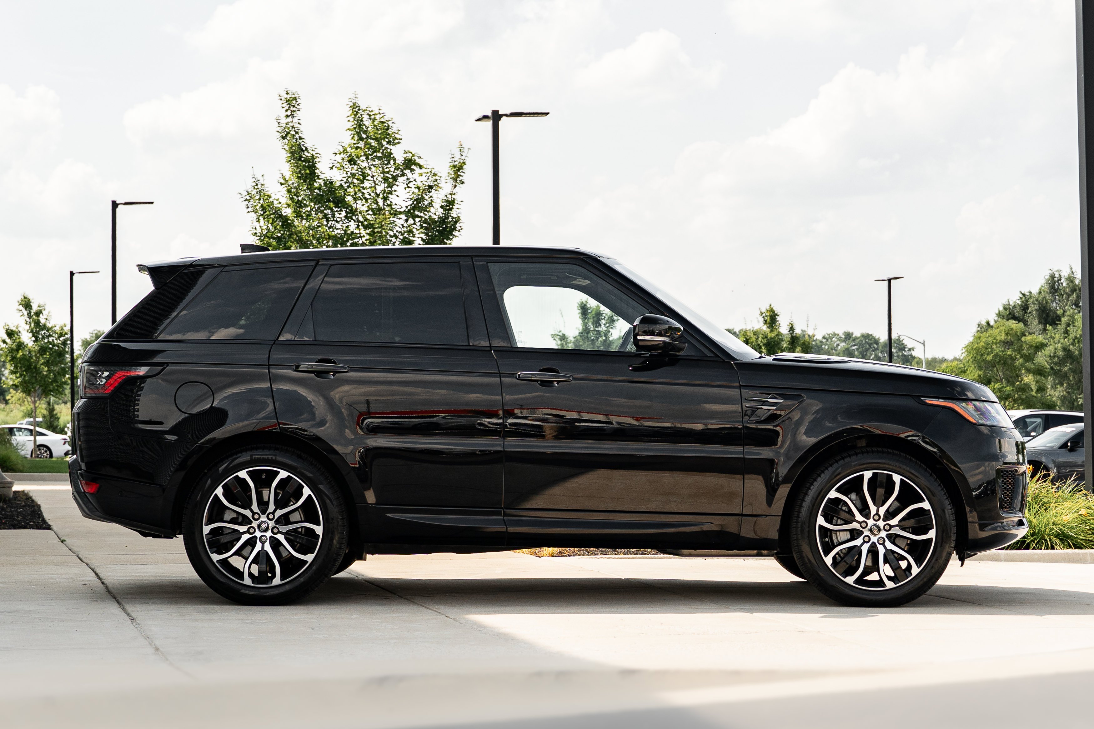 Used 2021 Santorini Black Metallic Land Rover HSE Silver Edition image 3