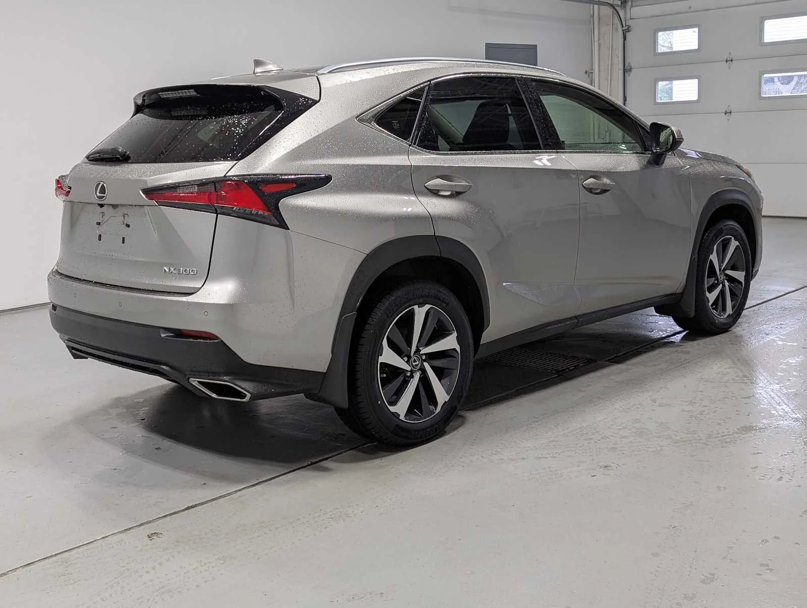 Used 2021 Atomic Silver Lexus  image 8