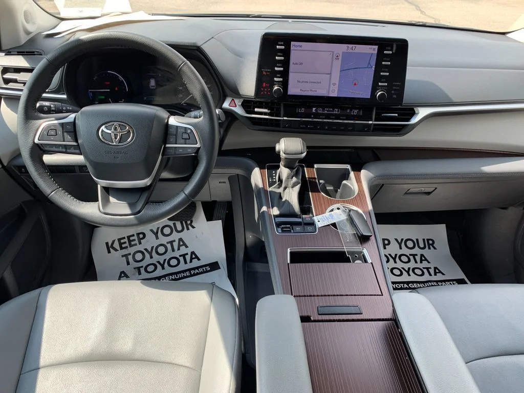 Used 2023  Toyota XLE image 16