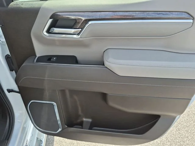 Used 2025 White Chevrolet LTZ image 34