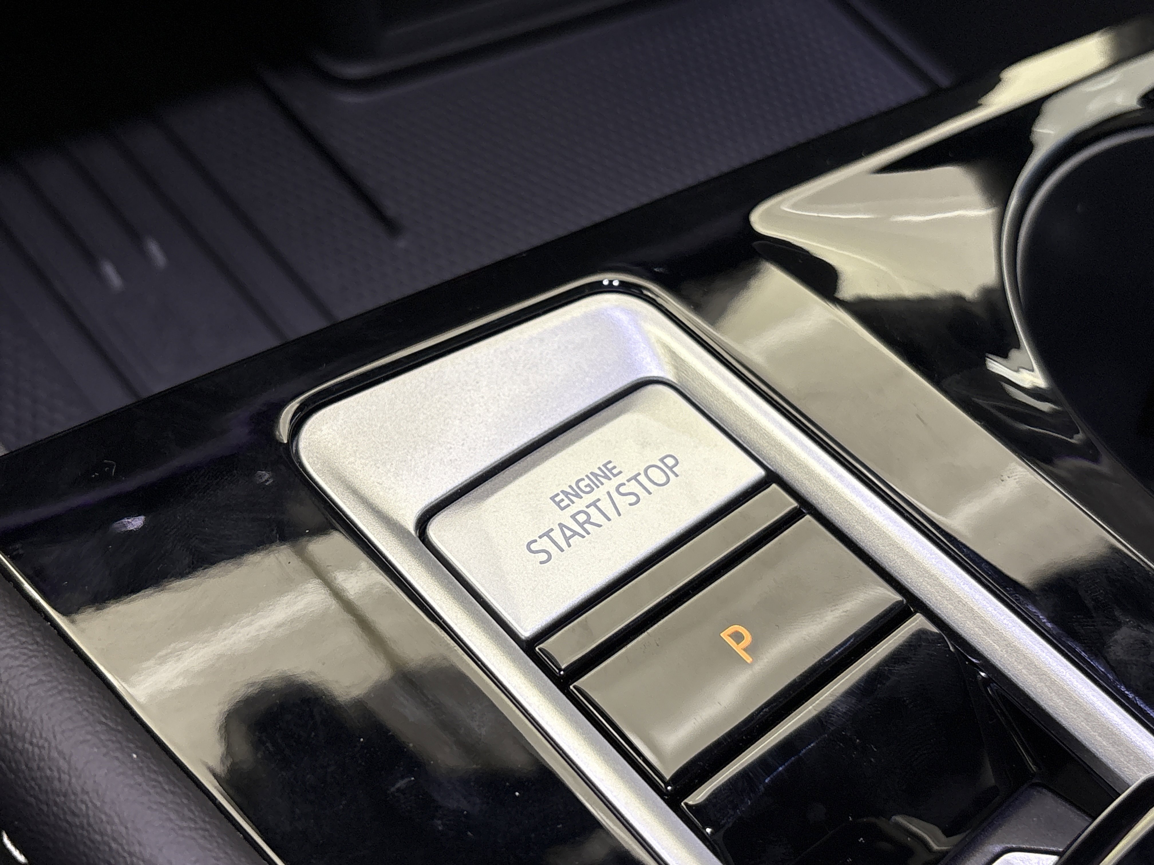 2025 Volkswagen Atlas Cross Sport SEL Premium R-LINE - Photo 23