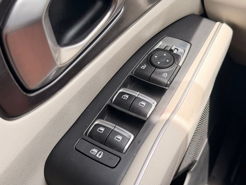 Used 2022 Silver Kia S image 28
