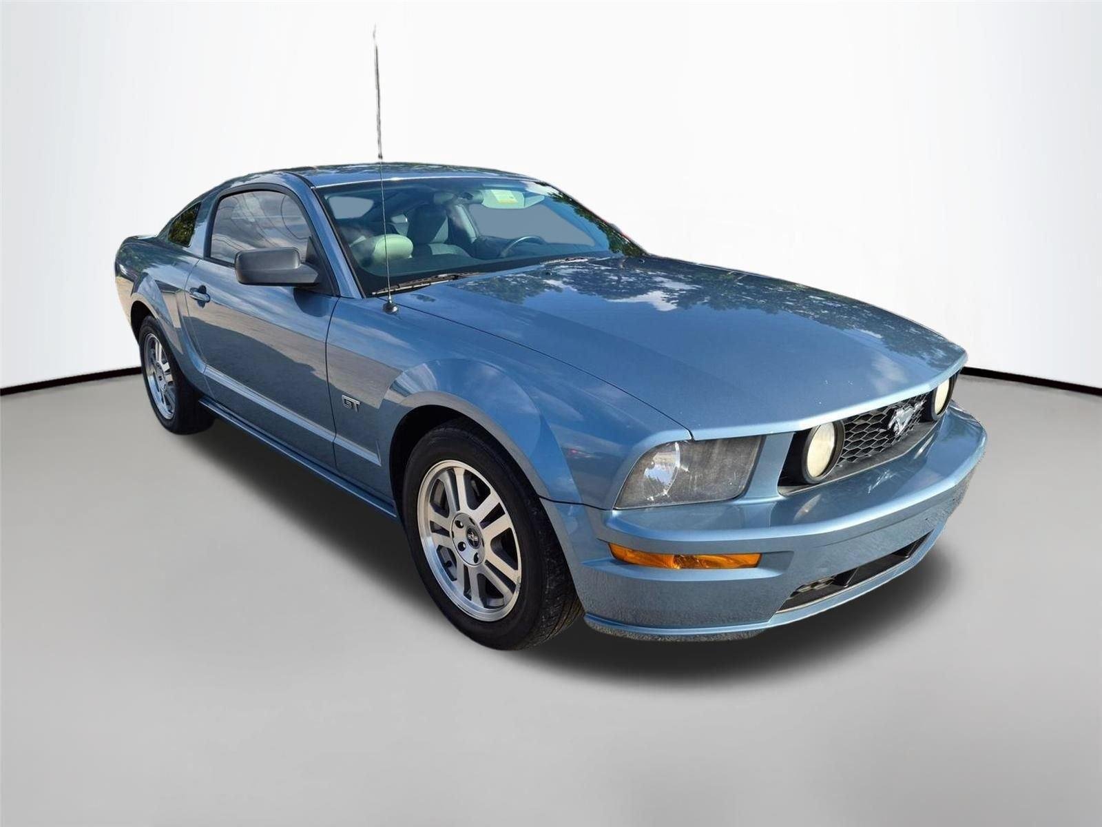 Used 2006  Ford GT Deluxe image 3