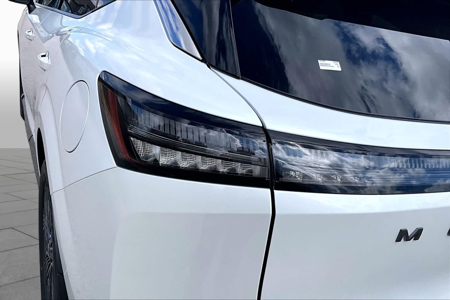 New 2026 Everest White Pearl TriCoat / Super Black Two-tone Nissan Platinum image 12