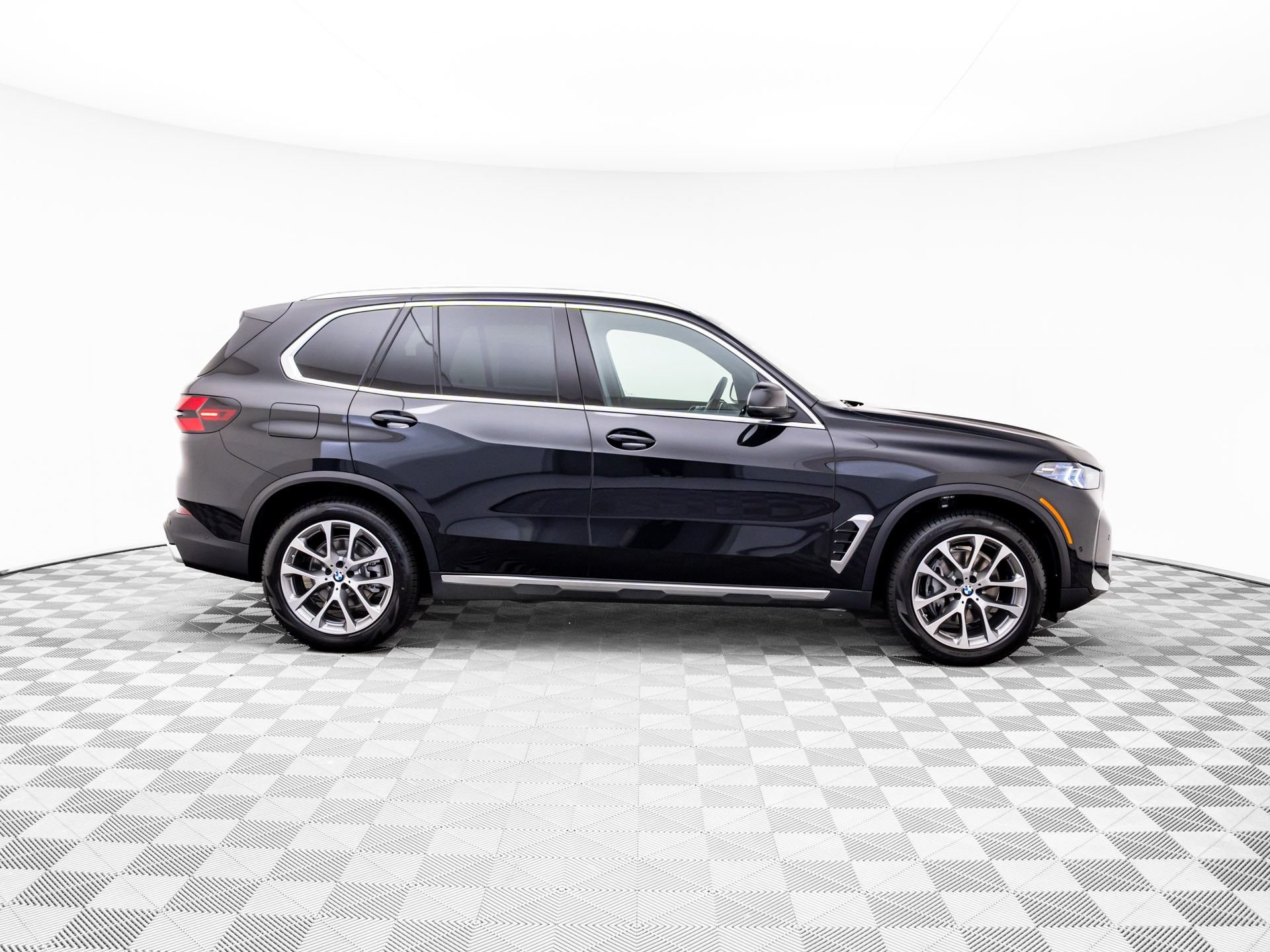 New 2026 Black Sapphire Metallic BMW xDrive40i image 7