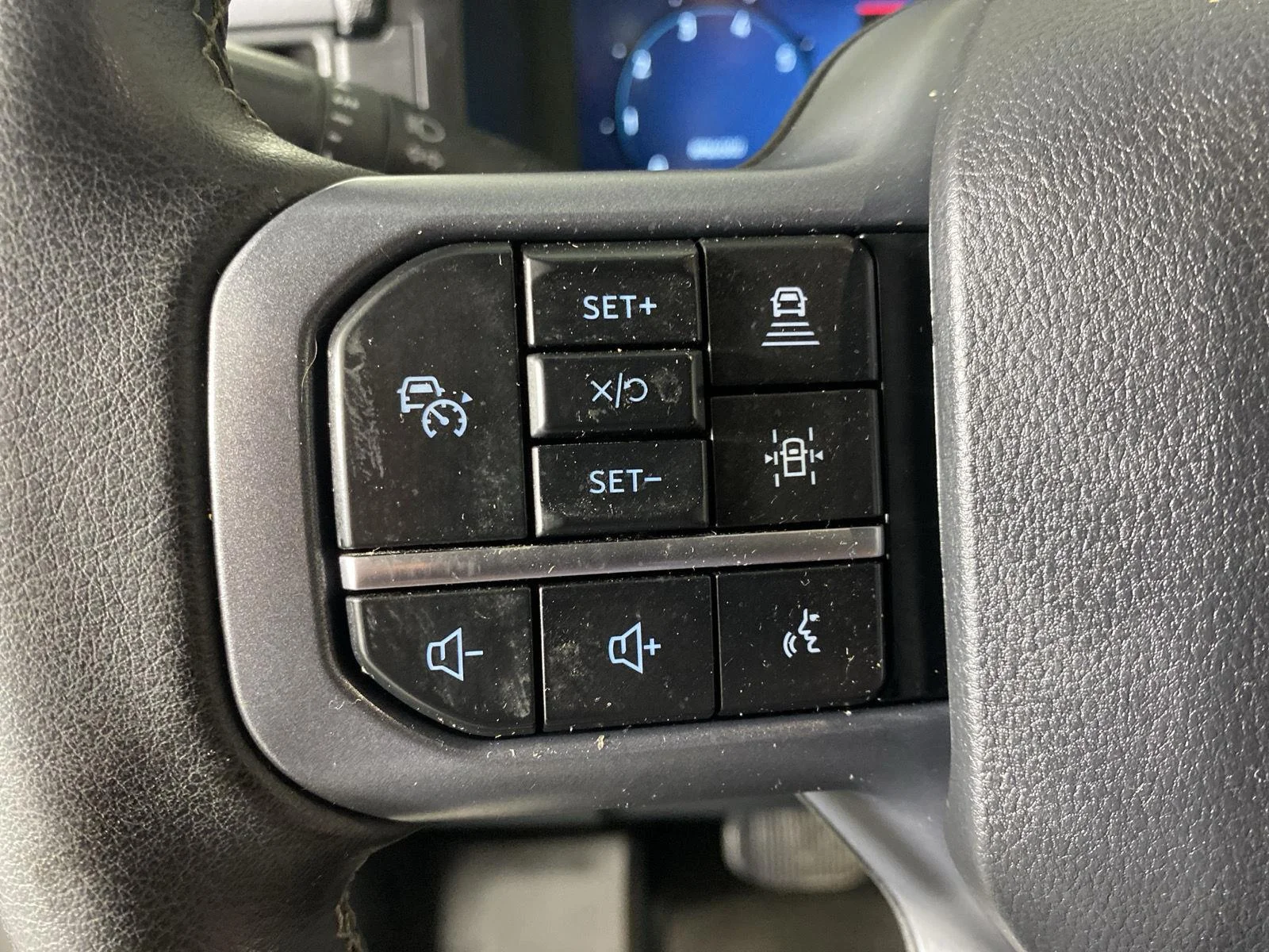 Used 2025 Oxford White Ford XLT image 15