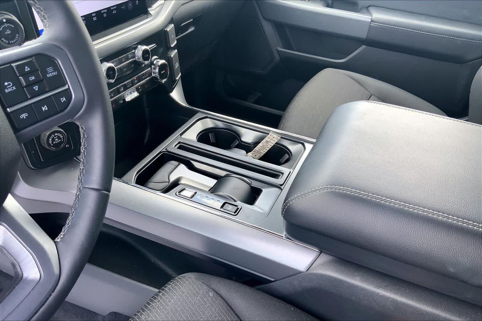 New 2026 Oxford White Ford XLT image 7