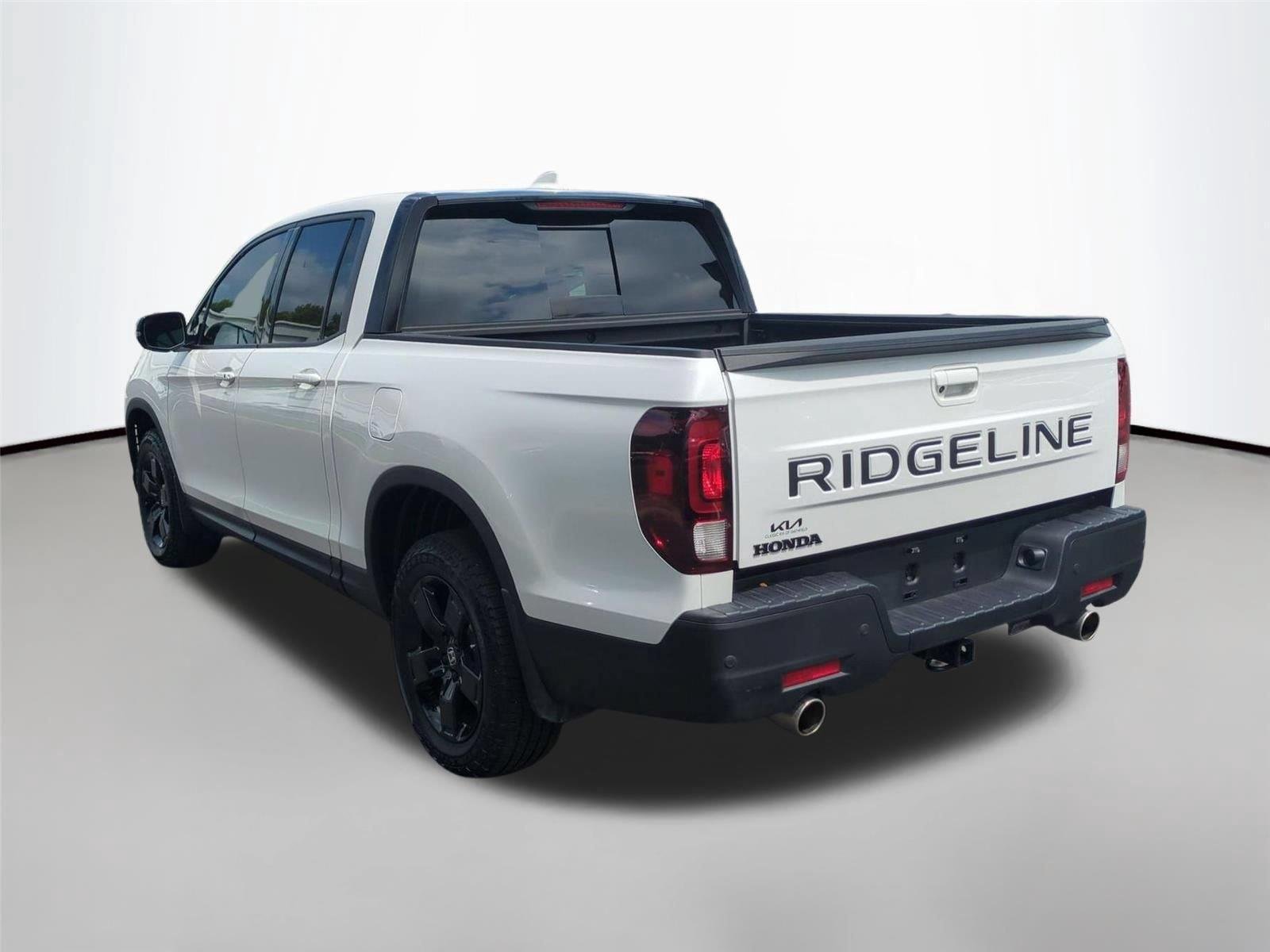 Used 2025 Platinum White Pearl Honda Black Edition image 3