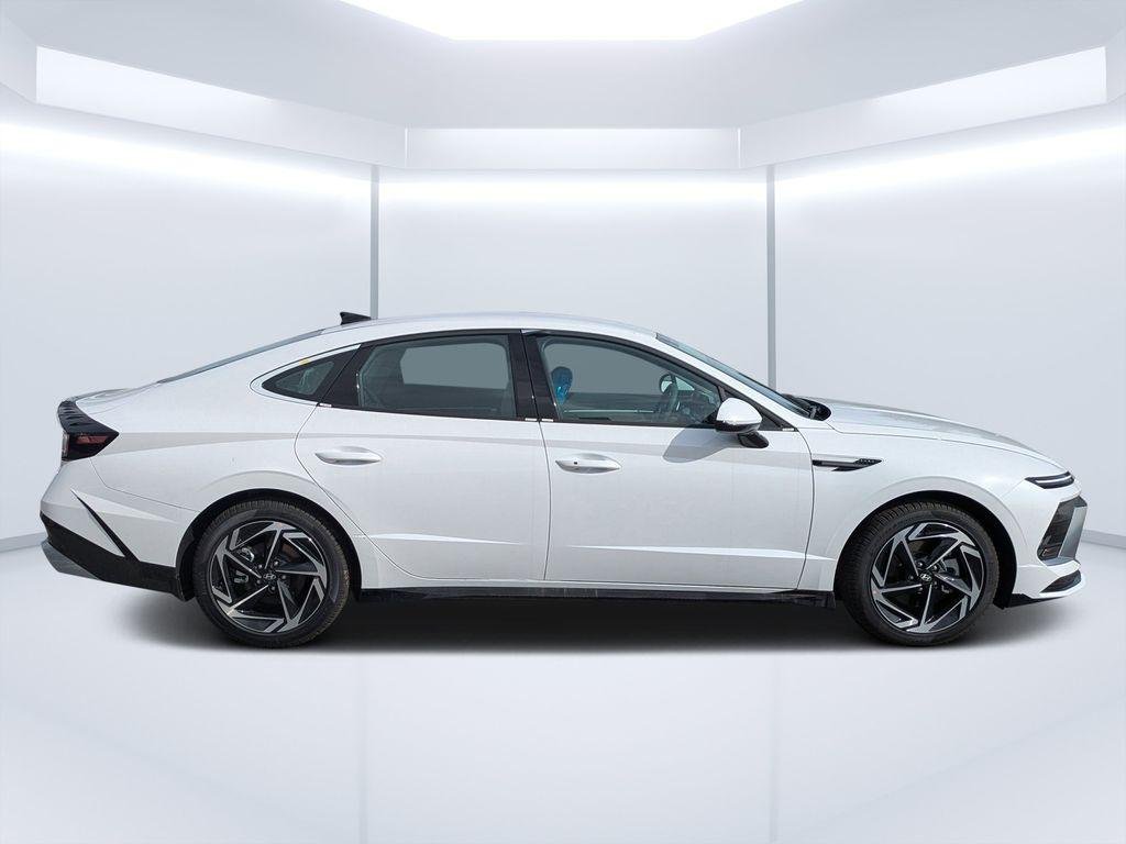 New 2026 White Hyundai SEL Sport image 2