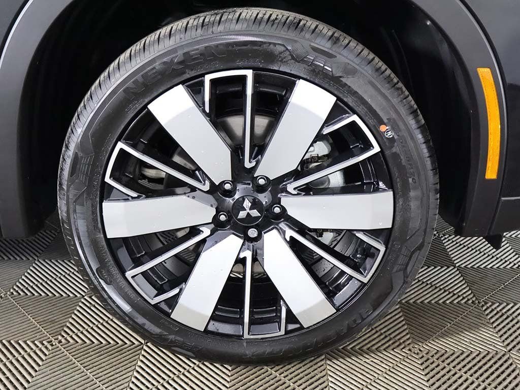 2025 Mitsubishi Outlander SE - Photo 25