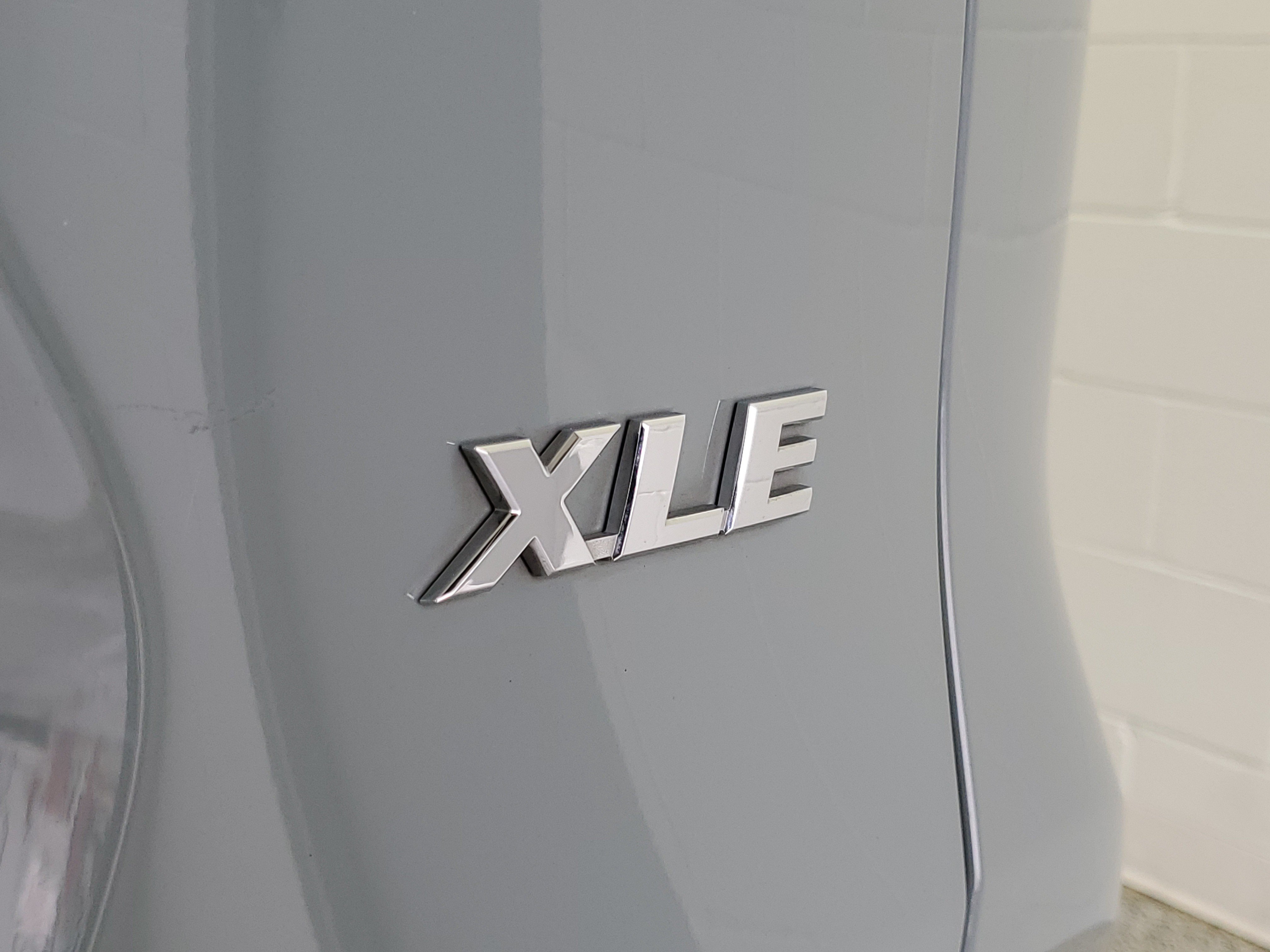 Used 2021 Lunar Rock Toyota XLE Premium image 8