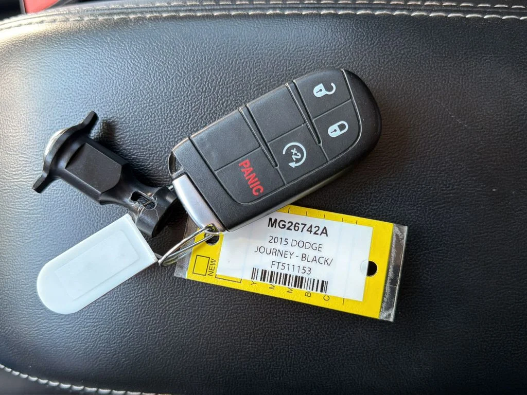 Used 2015 Black Dodge Crossroad image 12