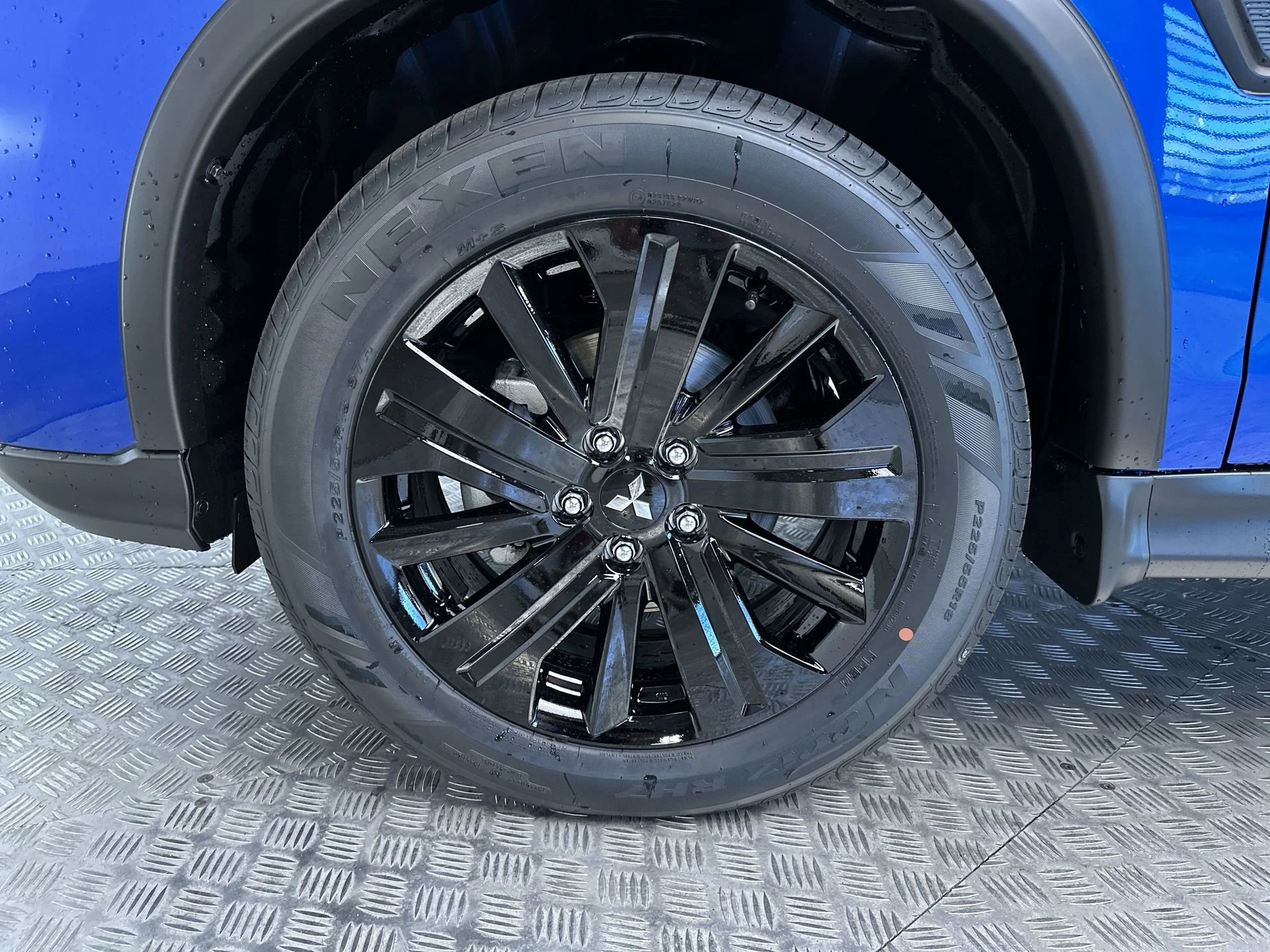 New 2026 Octane Blue Metallic Mitsubishi LE image 25