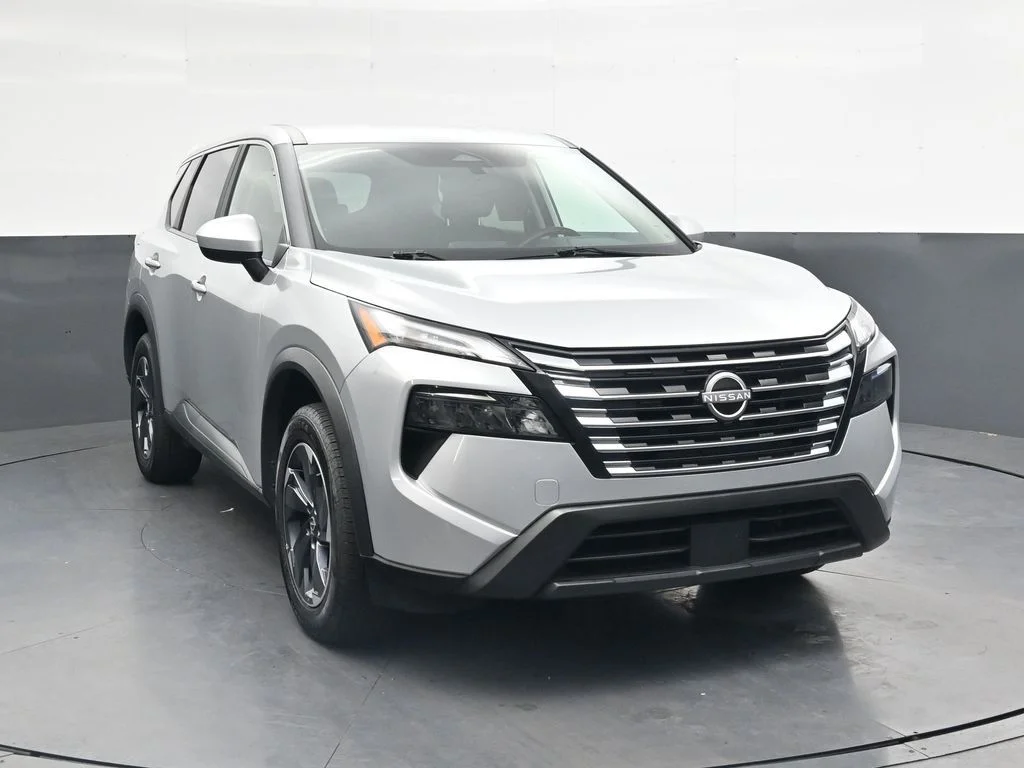 Used 2025 Silver Nissan SV image 2