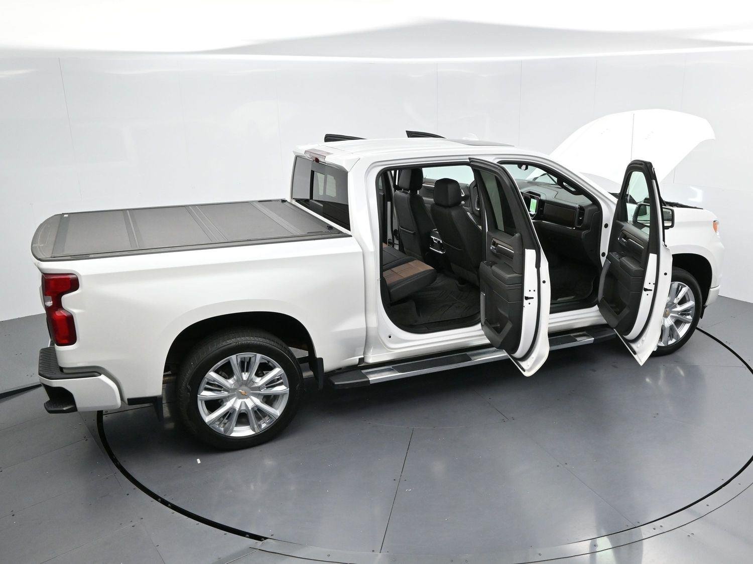 Used 2024 Iridescent Pearl Tricoat Chevrolet High Country image 42