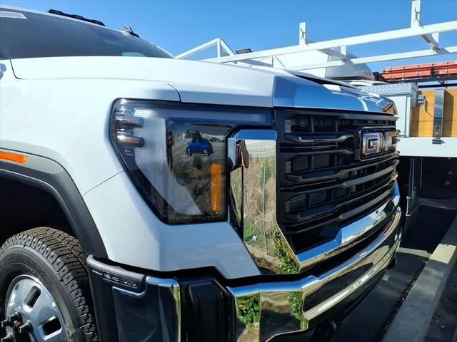New 2026 Summit White GMC Pro DRW image 2