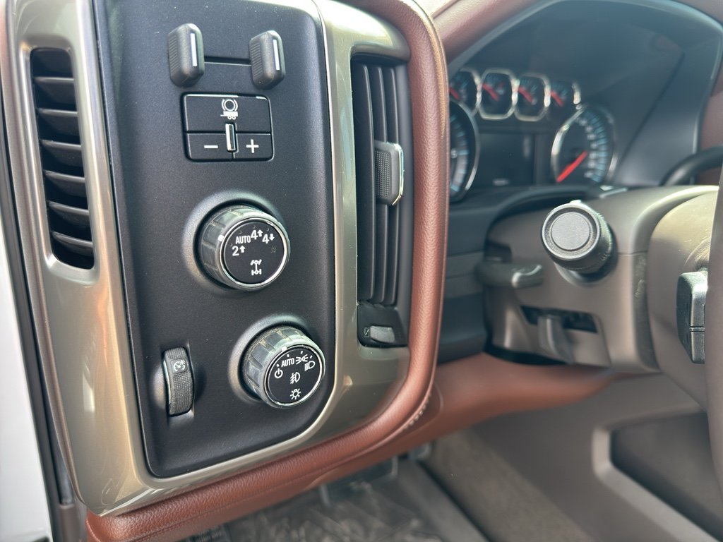 Used 2017 Iridescent Pearl Tricoat Chevrolet High Country image 23