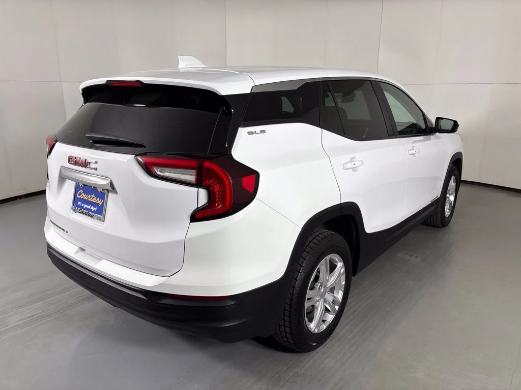 Used 2024 White GMC SLE image 8