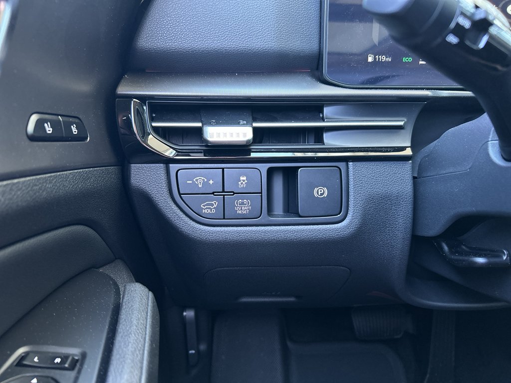 New 2026 Snow White Pearl Kia SX Prestige image 28