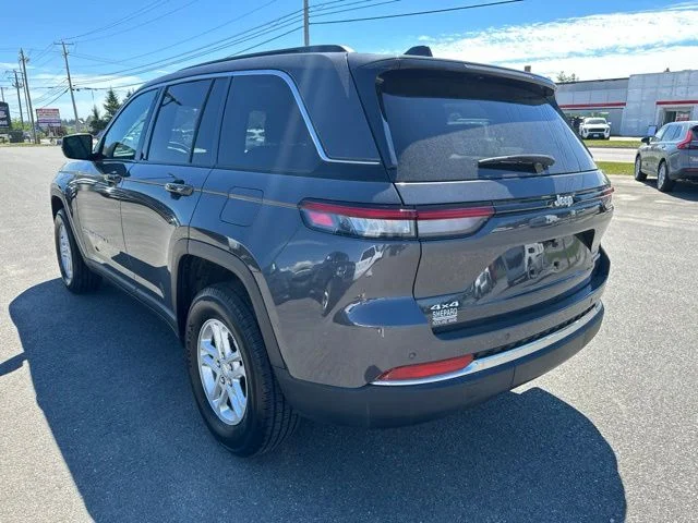 Used 2024 Gray Jeep Laredo image 4