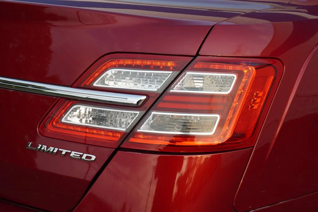 Used 2015 Red Ford Limited image 32