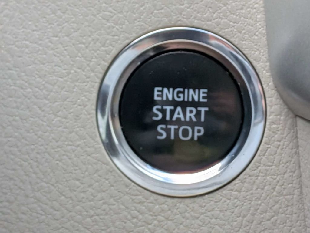Used 2016 Gray Toyota XLE V6 image 36