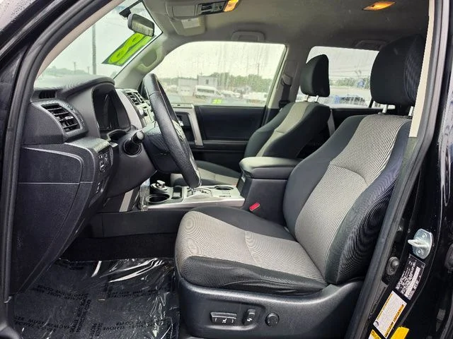 Used 2018 Midnight Black Metallic Toyota SR5 image 21