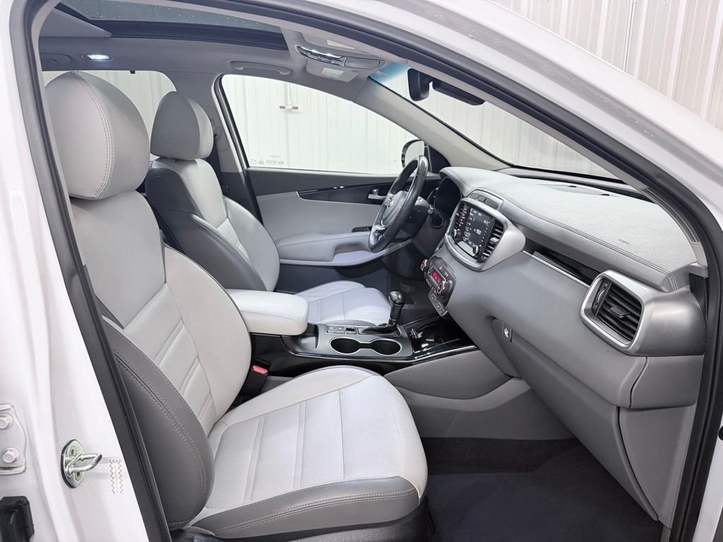 Used 2019 White Kia SX image 40