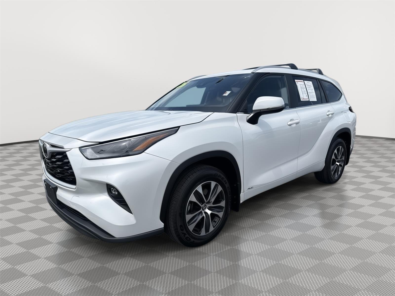Used 2026 Wind Chill Pearl Toyota Hybrid XLE image 11
