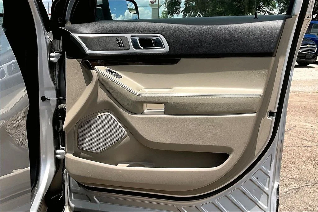 Used 2013 Silver Ford Limited image 29
