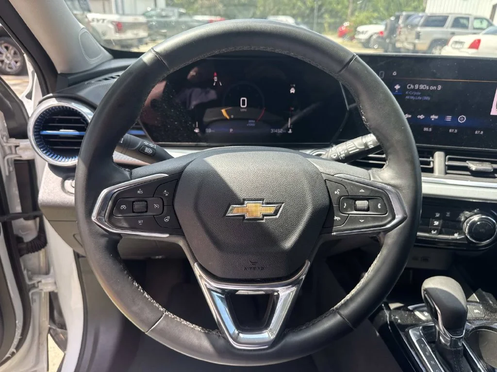 Used 2025 White Chevrolet LT image 26