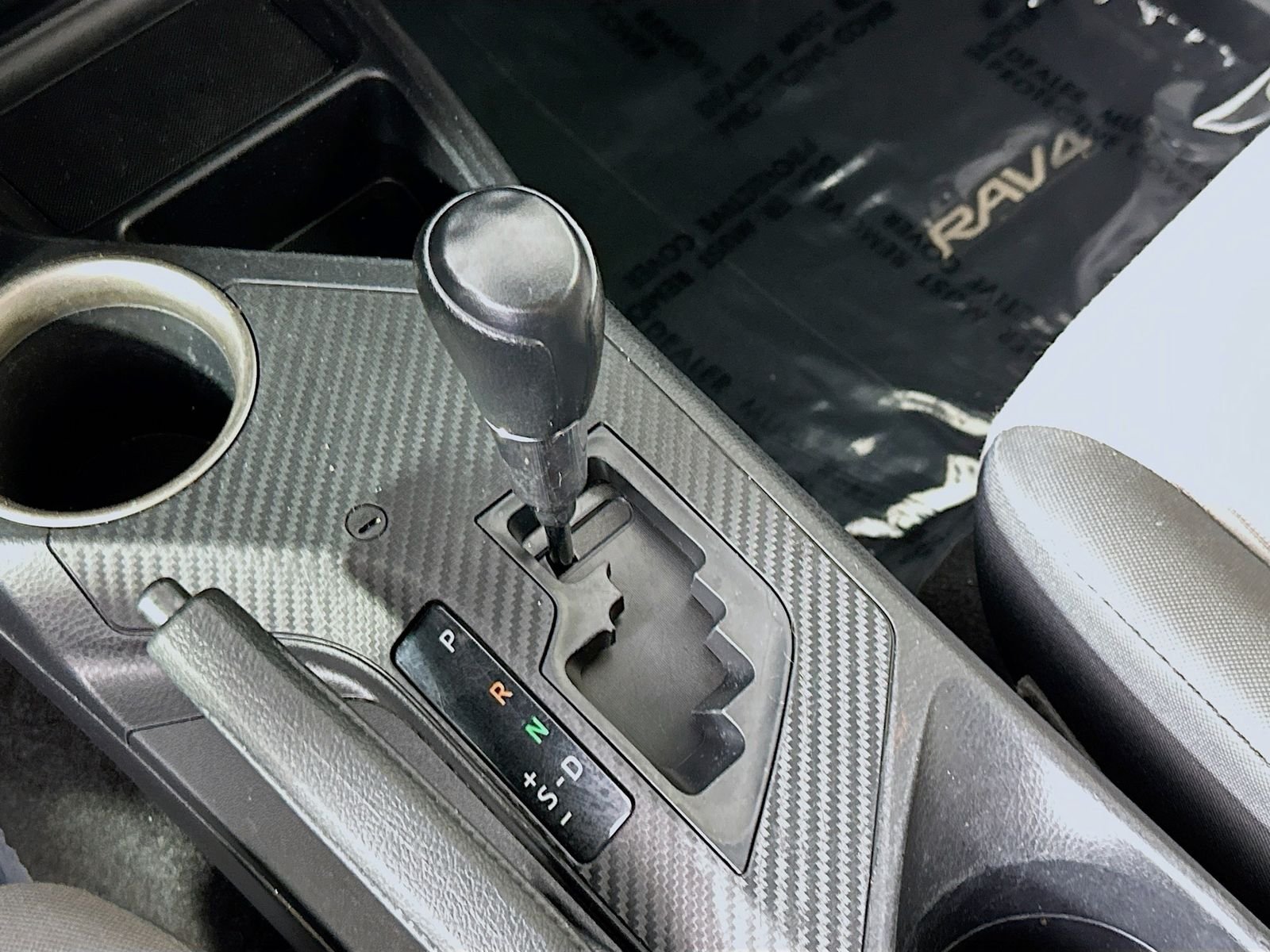 Used 2014 Classic Silver Metallic Toyota LE image 15