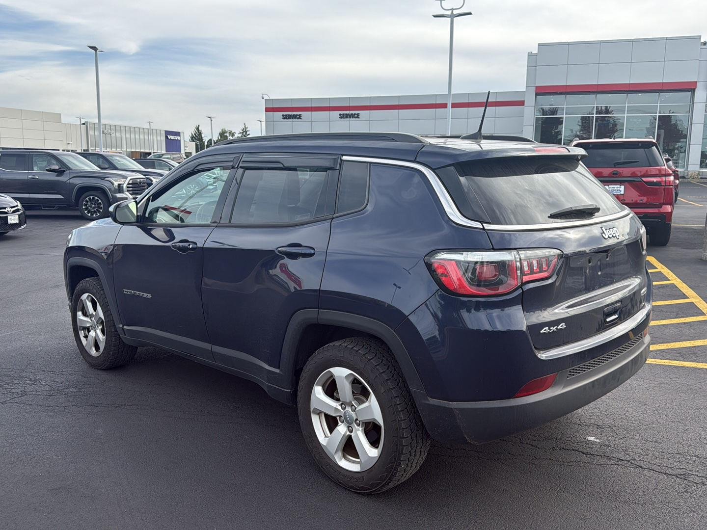 Used 2019 Jazz Blue Pearlcoat Jeep Latitude image 5