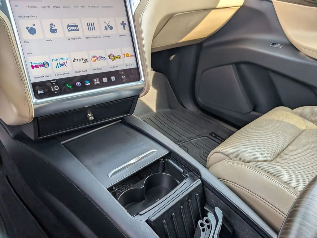 Used 2016 Gray Tesla P90D image 29