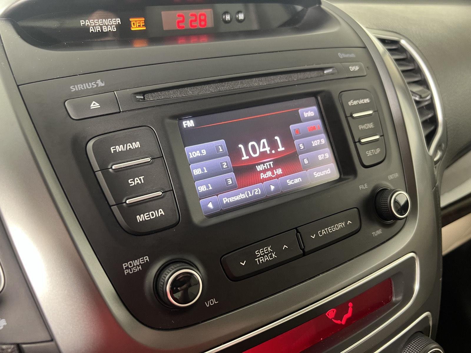 Used 2015 Snow White Pearl Kia EX image 20