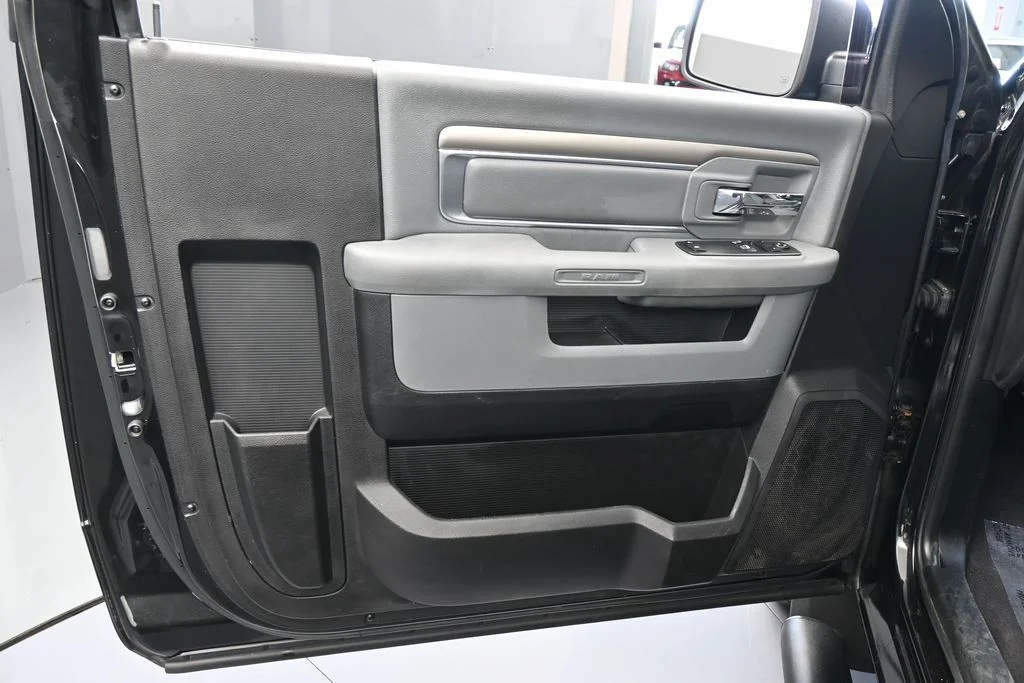 Used 2018 Brilliant Black Crystal Pearlcoat Ram Express image 25