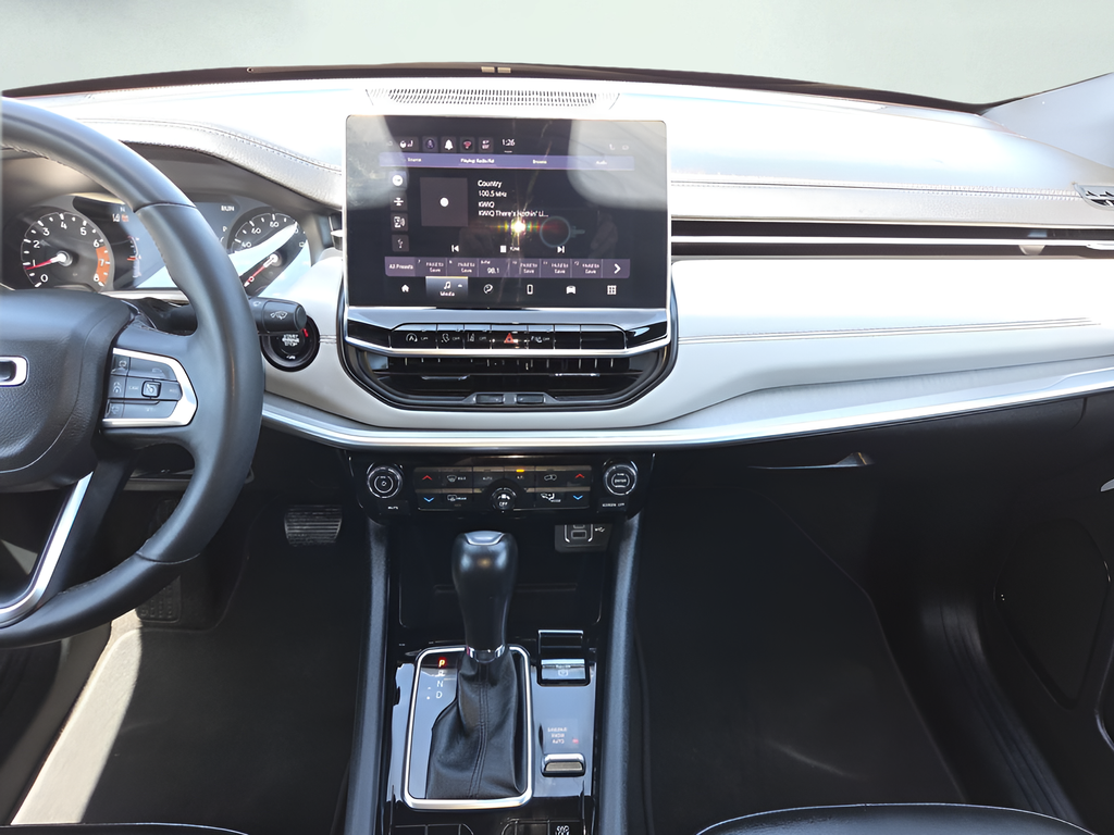 2025 Jeep Compass Limited - Photo 16