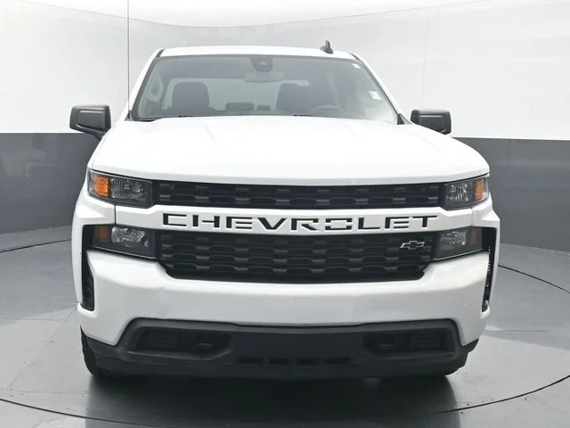 Used 2022 White Chevrolet Custom image 11