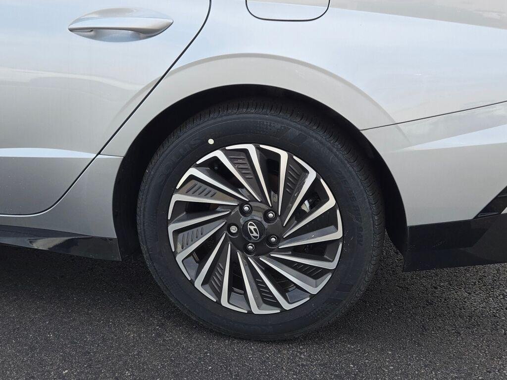 2025 Hyundai Sonata Hybrid Limited - Photo 16