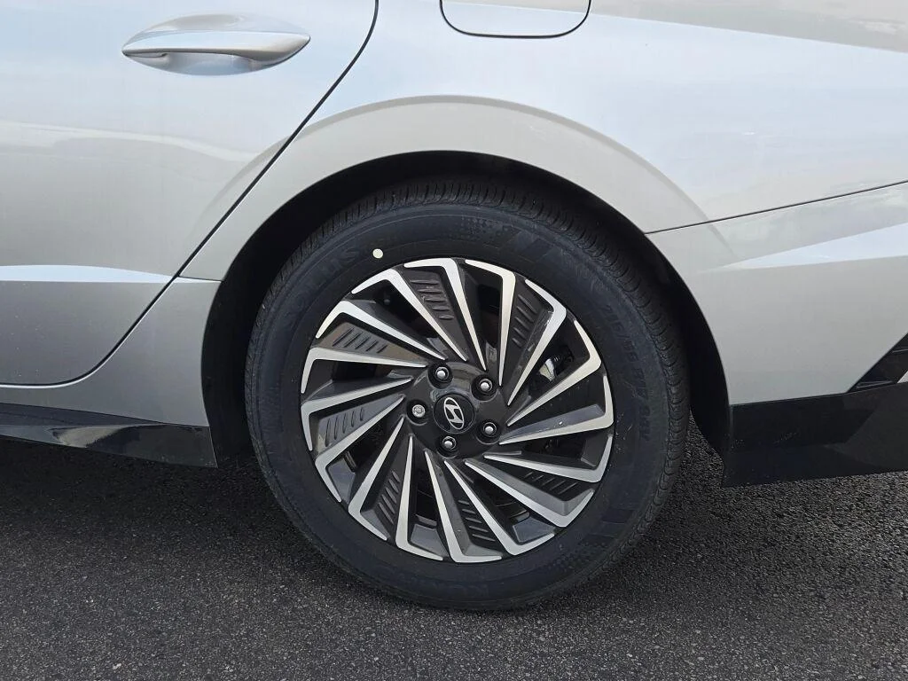 2025 Hyundai Sonata Hybrid Limited - Photo 16