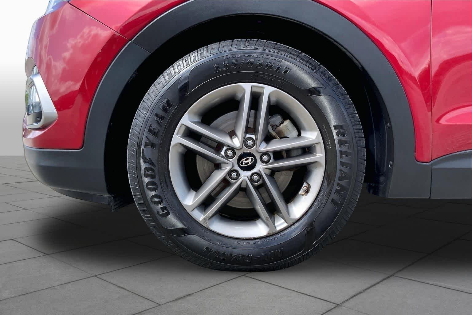 Used 2017 Serrano Red Hyundai 2.4L image 11