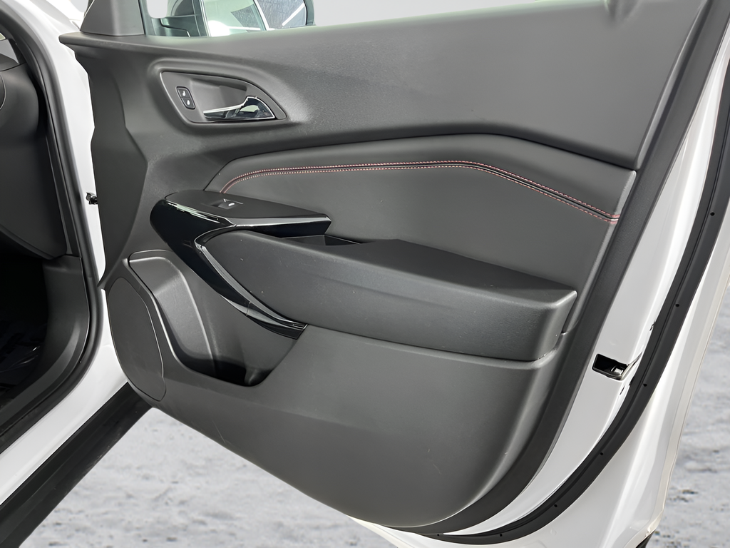 Used 2025 Summit White Chevrolet 2RS image 15